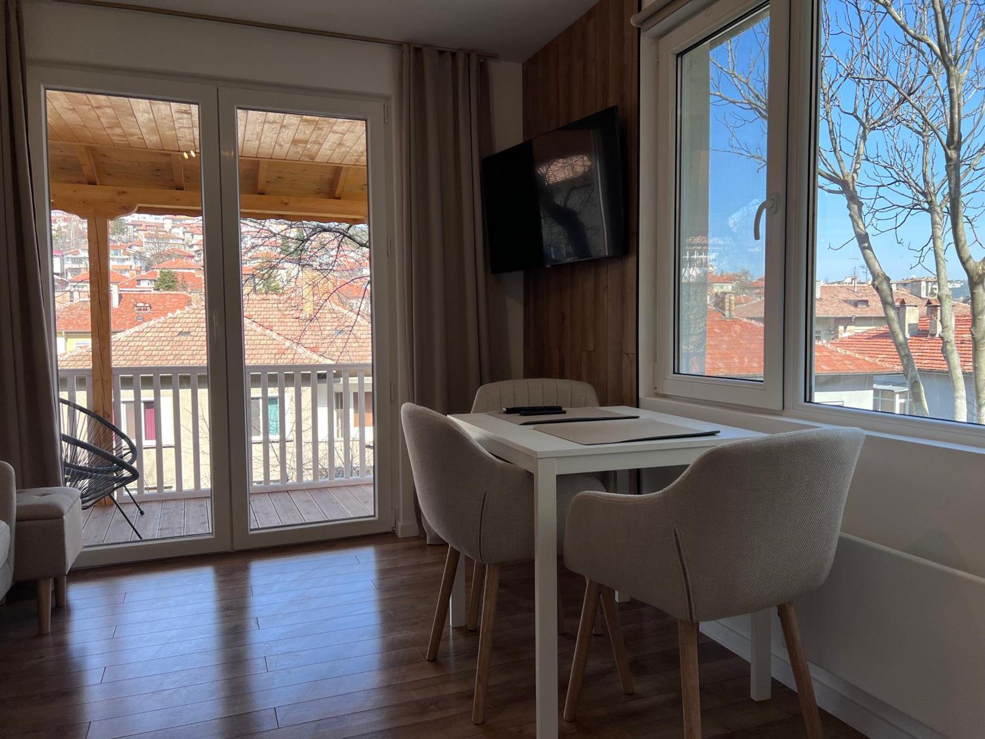 Black Cat Apartment Veliko Tarnovo Exterior photo